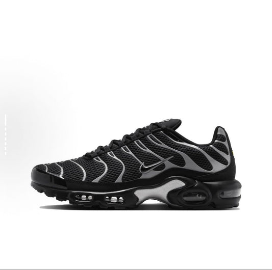 NIKE METALIC SILVER AIRMAX PLUS