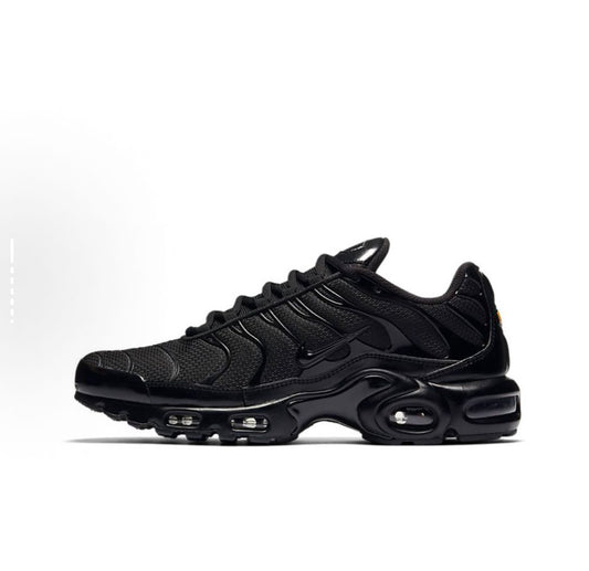 NIKE TRIPLE BLACK AIRMAX PLUS